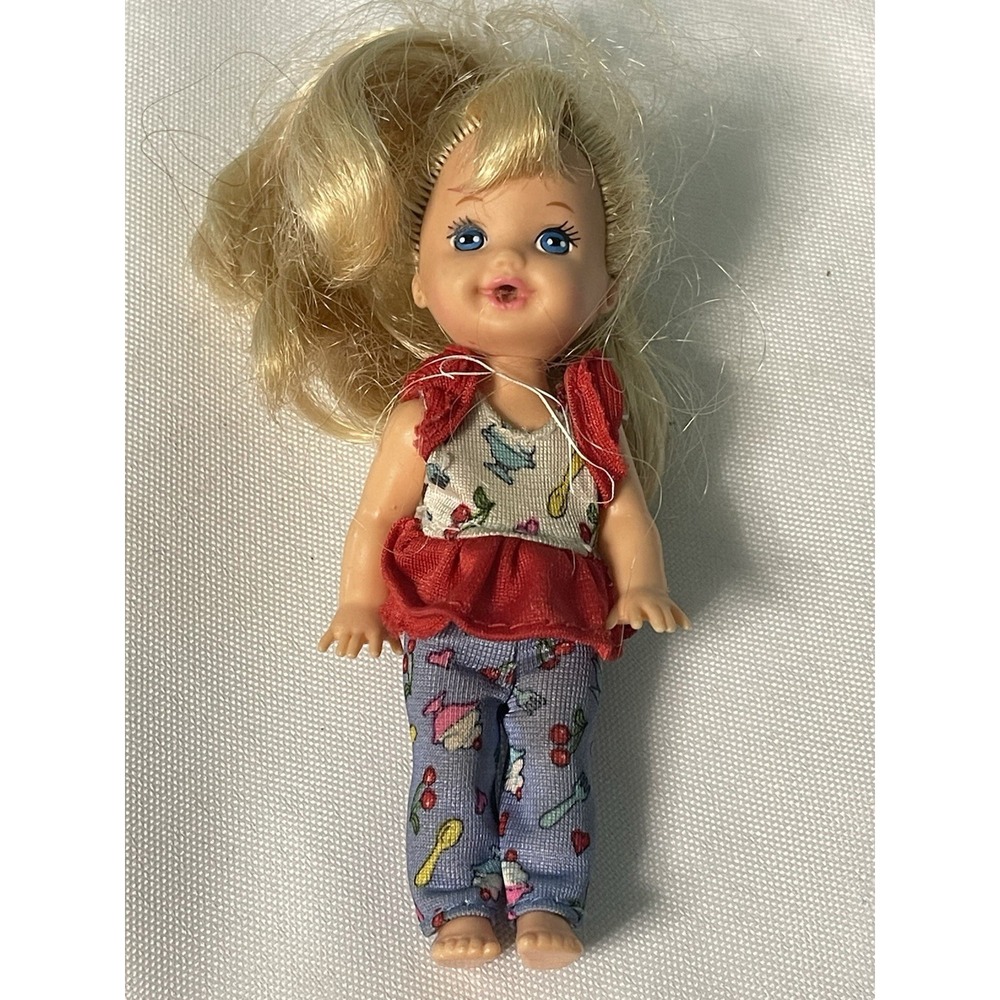 Vintage Mattel 1994 Kelly Barbie's Little sister with pigtails has lever on back